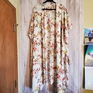 GEE GEE KOMONO   FLORAL PRINT. LONG  LARGE.
